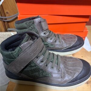 Geox Boys water proof Sneakers - Brown and Green-size 5.5